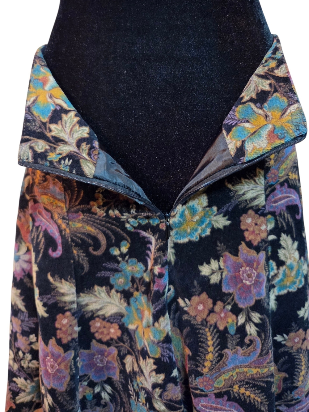 Luxurious Fall Floral Paisley Tapestry Skirt M/L - Picture 6 of 7